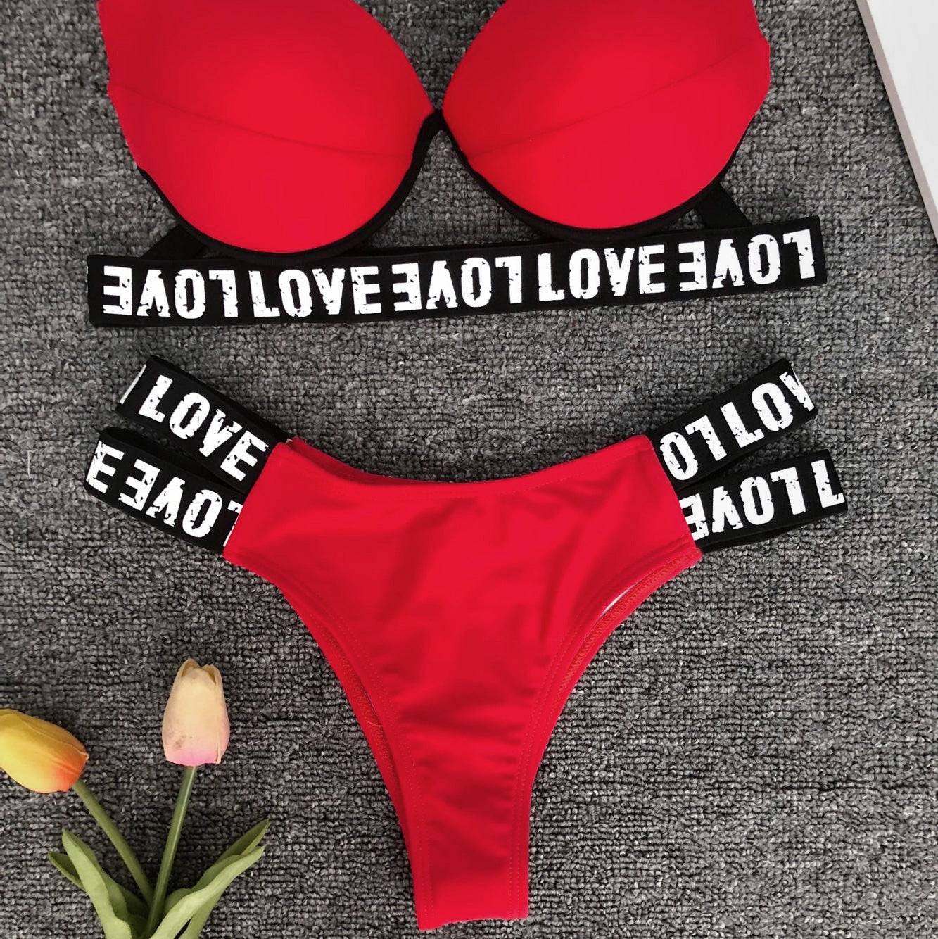 Бански от Две Части ''Red Adventure''.