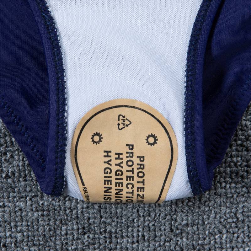 Бански от Две Части ''Clutch''.