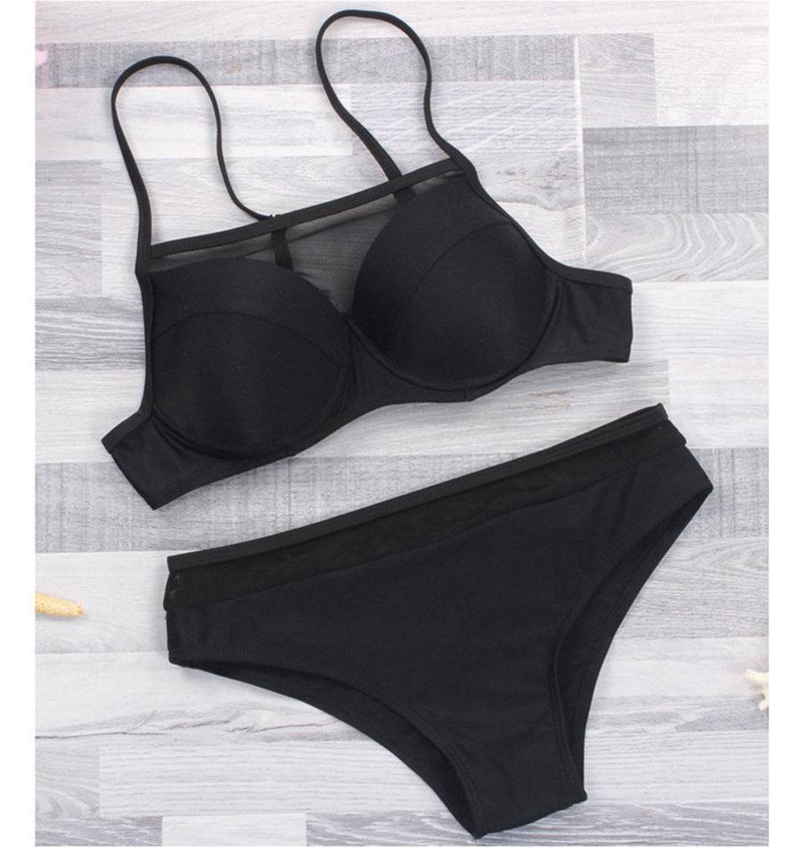 Бански от две части ''Go''.