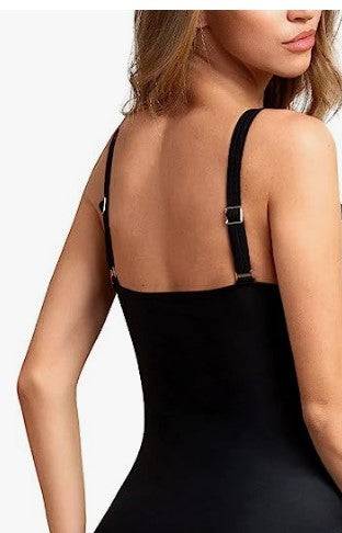 Гръб на цял бански ''Diamond'' в черно с регулируеми презрамки и метално закопчаване. Елегантен и удобен дизайн за перфектно прилягане.