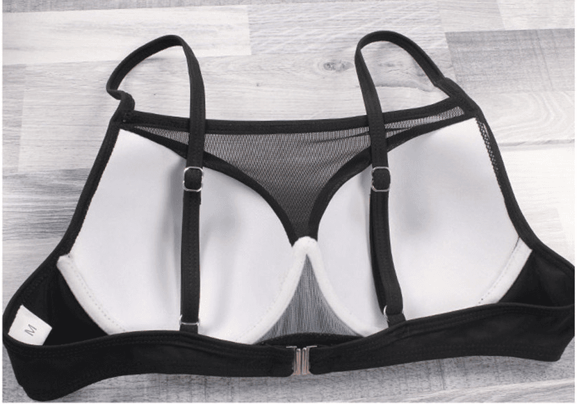 Бански от две части ''Go''.